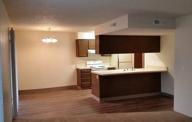 2 beds, 2 baths, 915 sqft, $1,200, Unit 14