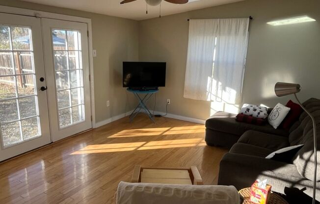 2 beds, 1 bath, $2,000