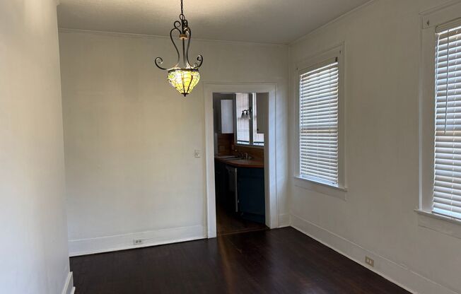 3 beds, 1 bath, $995