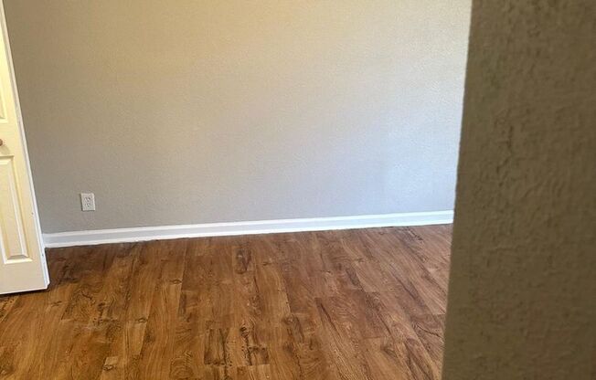 2 beds, 1 bath, $1,300