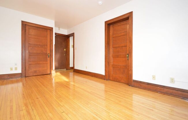 1 bed, 1 bath, 410 sqft, $880, Unit 22 - 17