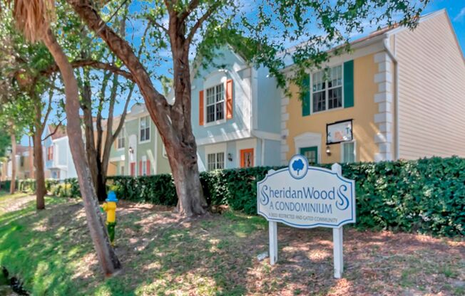 South Tampa 2 Bedroom w/ Office 2 Bathroom Townhome