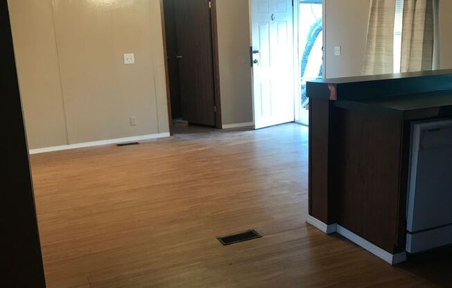 2 beds, 1 bath, 896 sqft, $895, Unit 238 HCP