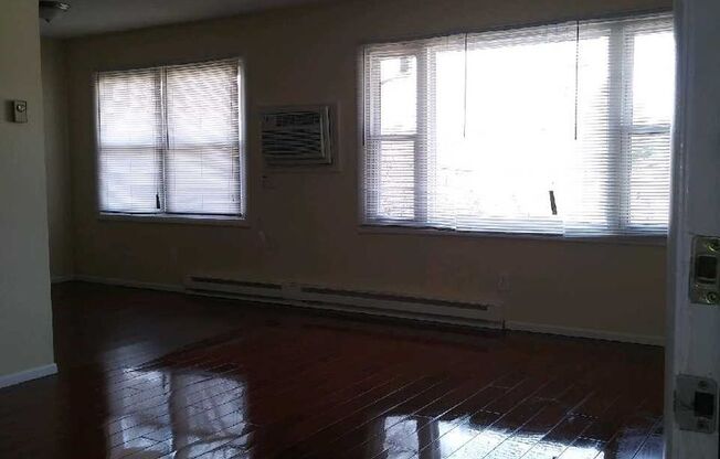 2 beds, 1 bath, 850 sqft, $975, Unit 3303-9