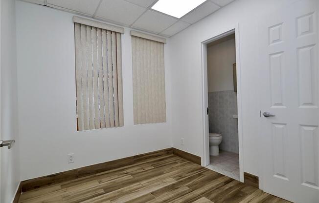 Studio, 1,500 sqft, $4,500