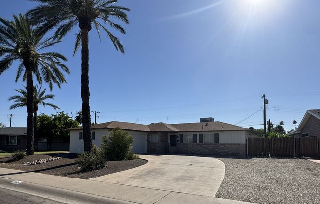 ***MOVE IN SPECIAL**** REMODELED GEM IN THE HEART OF SCOTTSDALE