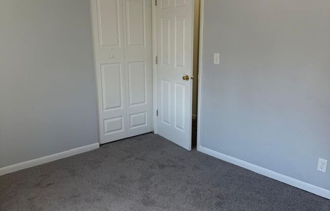 3 beds, 1 bath, 1,000 sqft, $1,800, Unit 145HS