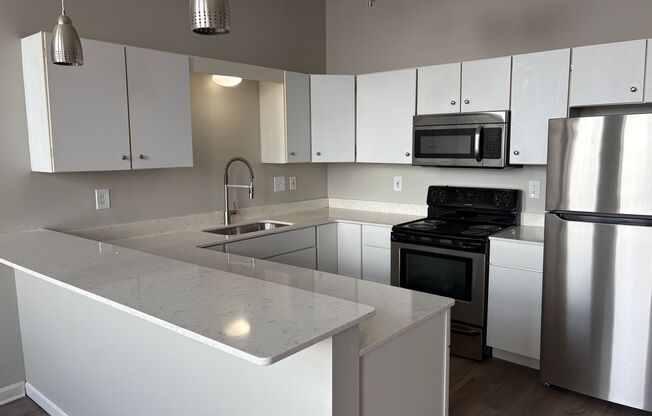 2 beds, 2 baths, 937 sqft, $1,499, Unit 712