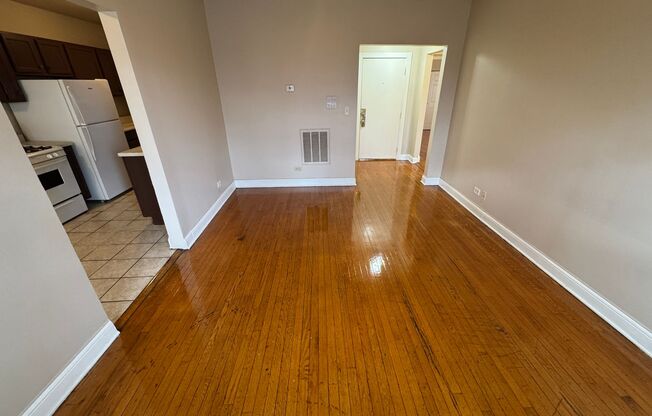 2 beds, 1 bath, $1,200, Unit 4844 #3