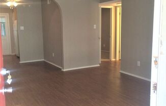 2 beds, 1 bath, 905 sqft, $1,129