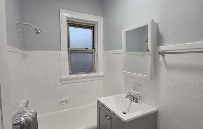 Studio, 1 bath, 325 sqft, $900, Unit 205