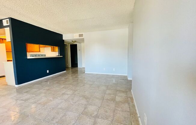 Downstairs Corner 2-Bedroom Condo in Central Las Vegas Location!
