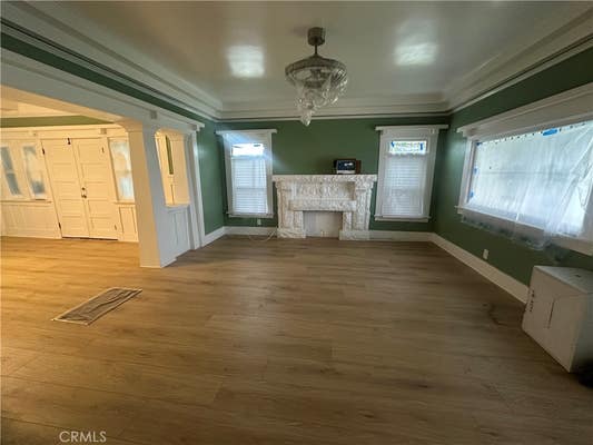 1054 W 46 ST