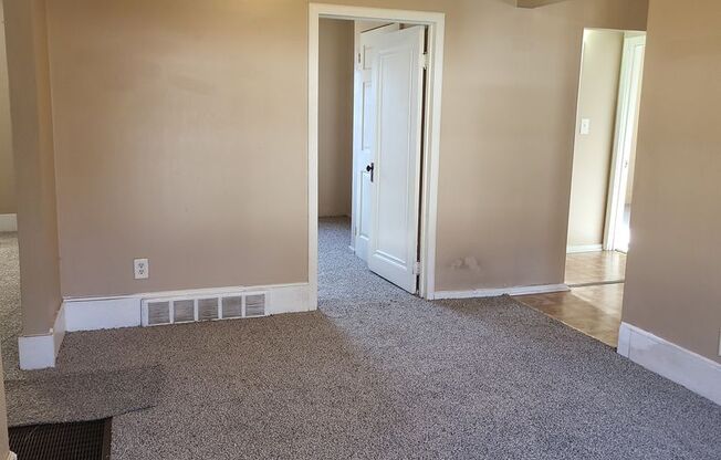 2 beds, 1 bath, $1,300