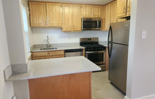 2 beds, 1 bath, 897 sqft, $1,995, Unit G-04