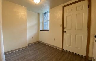 3 beds, 1 bath, $1,795, Unit 3450B