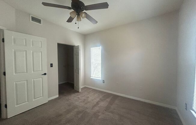 1 bed/1 bath with Den in CARROLLWOOD AREA: 3rd floor unit at The Pinnacle AVAILABLE NOW!