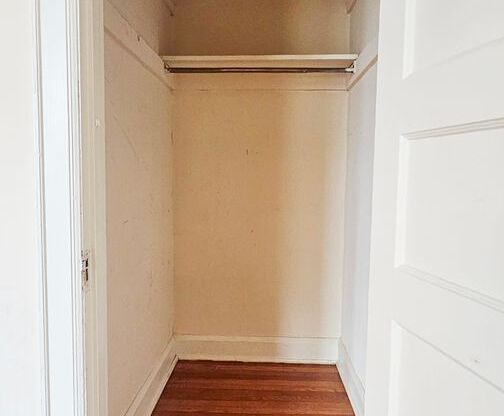 2 beds, 1 bath, 1,100 sqft, $1,725, Unit F1