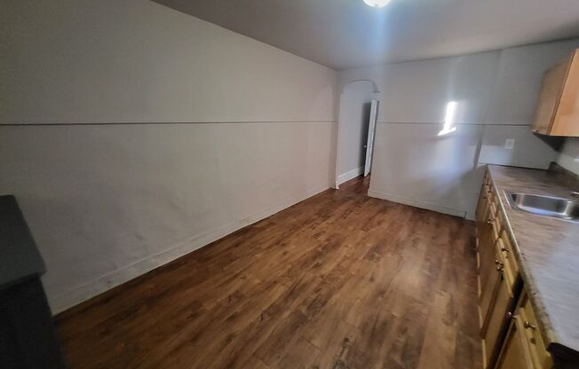 3 beds, 1 bath, $1,250