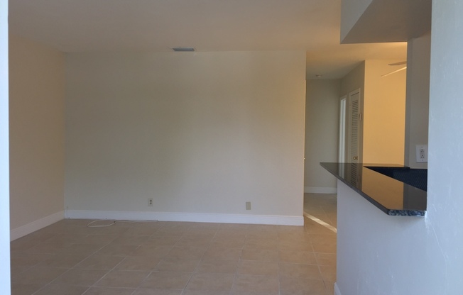 1 bed, 1 bath, 765 sqft, $1,575, Unit 10