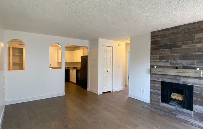 2 beds, 1 bath, 807 sqft, $1,675, Unit C4