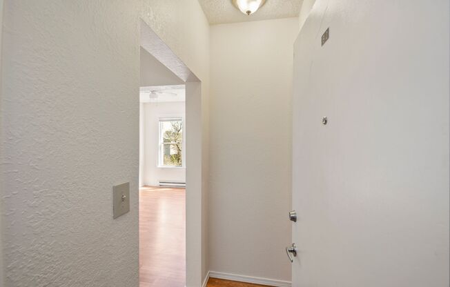 Studio, 1 bath, 400 sqft, $1,195, Unit B02