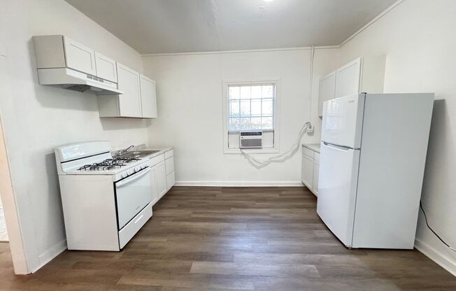 2 beds, 1 bath, $1,200, Unit Second St