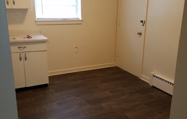 2 beds, 1 bath, 695 sqft, $725, Unit 1500-302