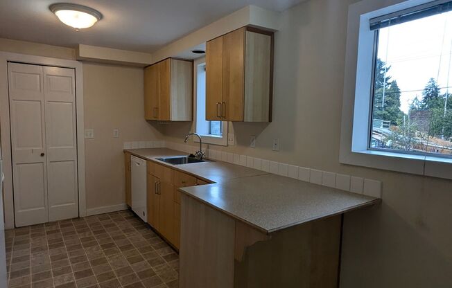 2 beds, 1.5 baths, $1,590, Unit 2