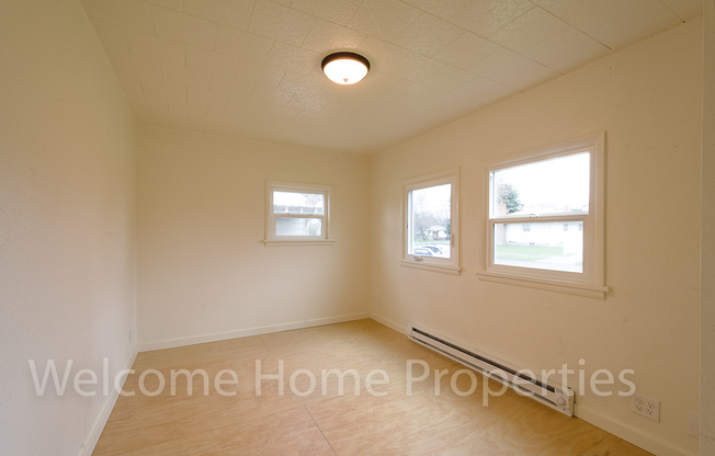 2 beds, 1 bath, $1,565