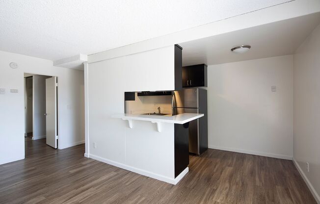 *OPEN HOUSE: 7/19 9-10AM* Wonderful Old Town 1BR with Covered Parking and Views!
