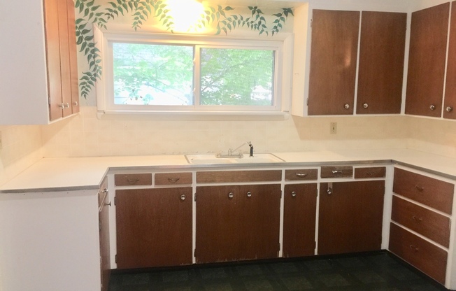 2 beds, 1 bath, $1,350, Unit 1