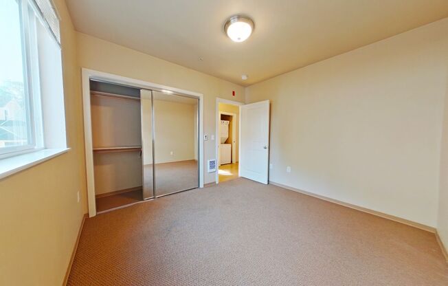 3 beds, 1.5 baths, 848 sqft, $2,400, Unit 203