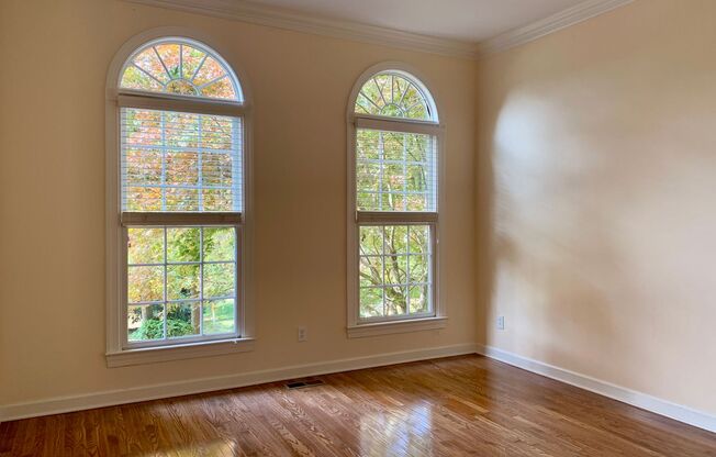 AMAZING Luxurious Residence, Near Educational Facilities, With Upscale Amenities!