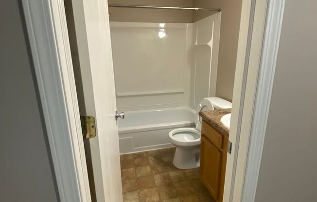 2 beds, 1 bath, 869 sqft, $1,139, Unit 12746T