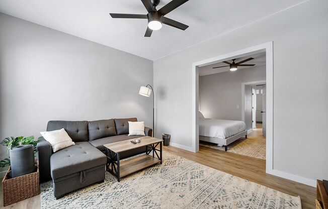 Remodeled 1BD, 1BA in the Highlands with Back Yard
