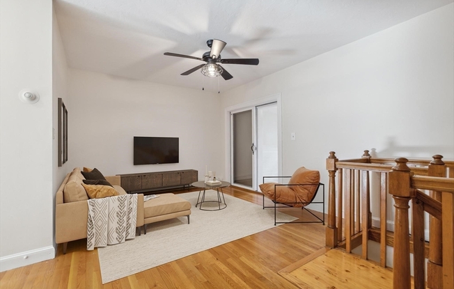496 E 7 ST