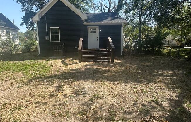 2 beds, 1 bath, $999