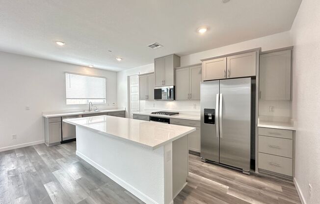5 beds, 3 baths, $2,795