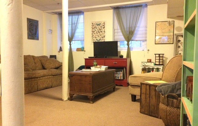 2 beds, 1 bath, 1,393 sqft, $2,800, Unit 03-B3