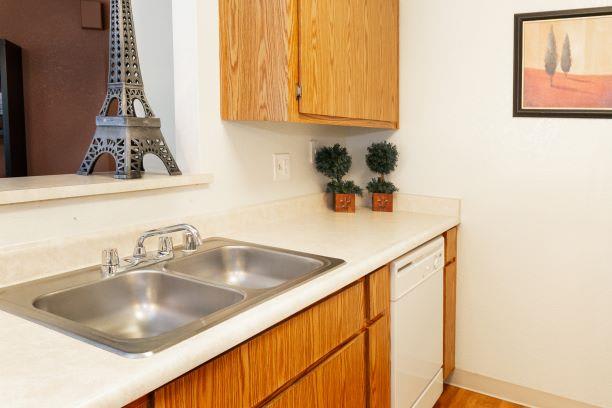 Kitchen Sink With Faucet at Aspen Park Apartments, California