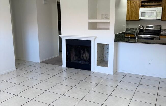 **COZY 2 BEDROOM/1 BATHROOM/GARAGE CONDO IN CHANDLER - (ALMA SCHOOL & ELLIOT)**