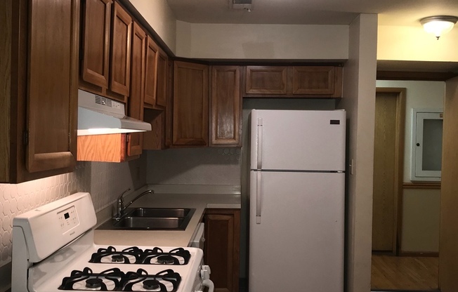 2 beds, 1 bath, 800 sqft, $1,400, Unit 2D