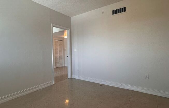 2 beds, 2 baths, 885 sqft, $2,340, Unit 403
