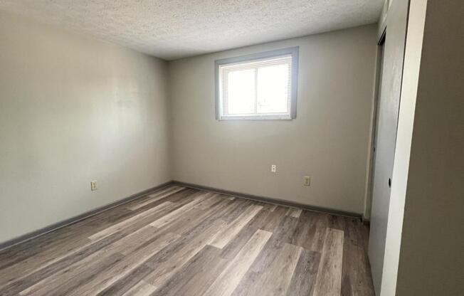355 E 20 AVE