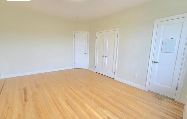 3 beds, 1.5 baths, 1,100 sqft, $4,587, Unit 52A