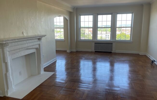 1 bed, 1 bath, 768 sqft, $1,510, Unit Royal York 211