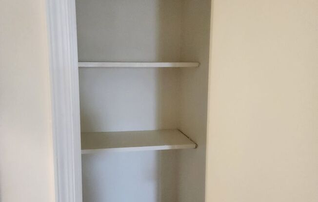 2 beds, 1 bath, 859 sqft, $1,450, Unit GL07004