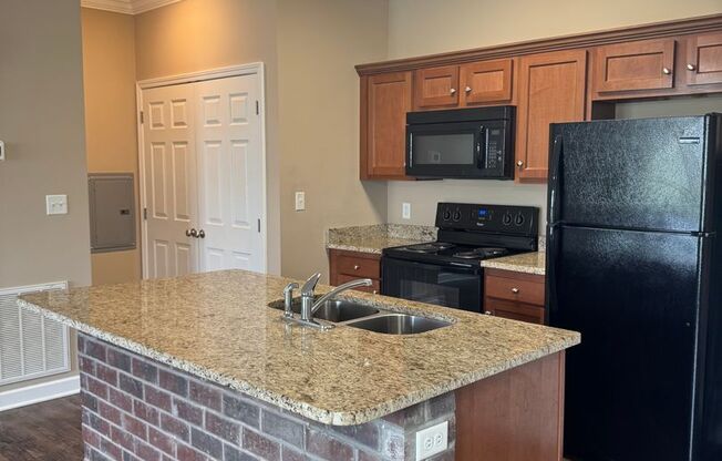 1 bed, 1 bath, 780 sqft, $795, Unit 240-B