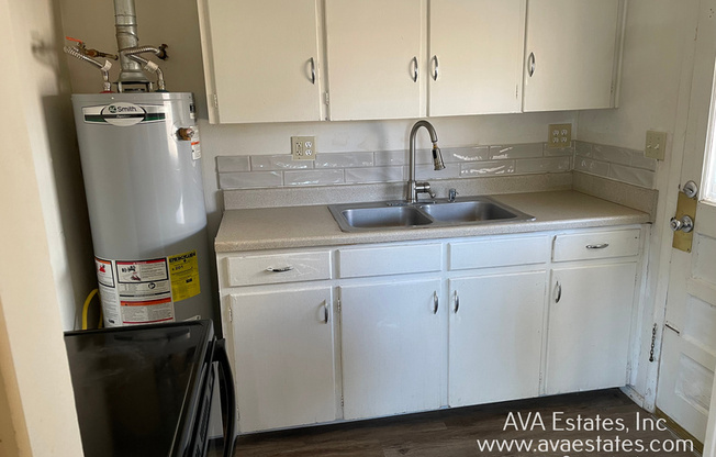 2110 W 13 ST